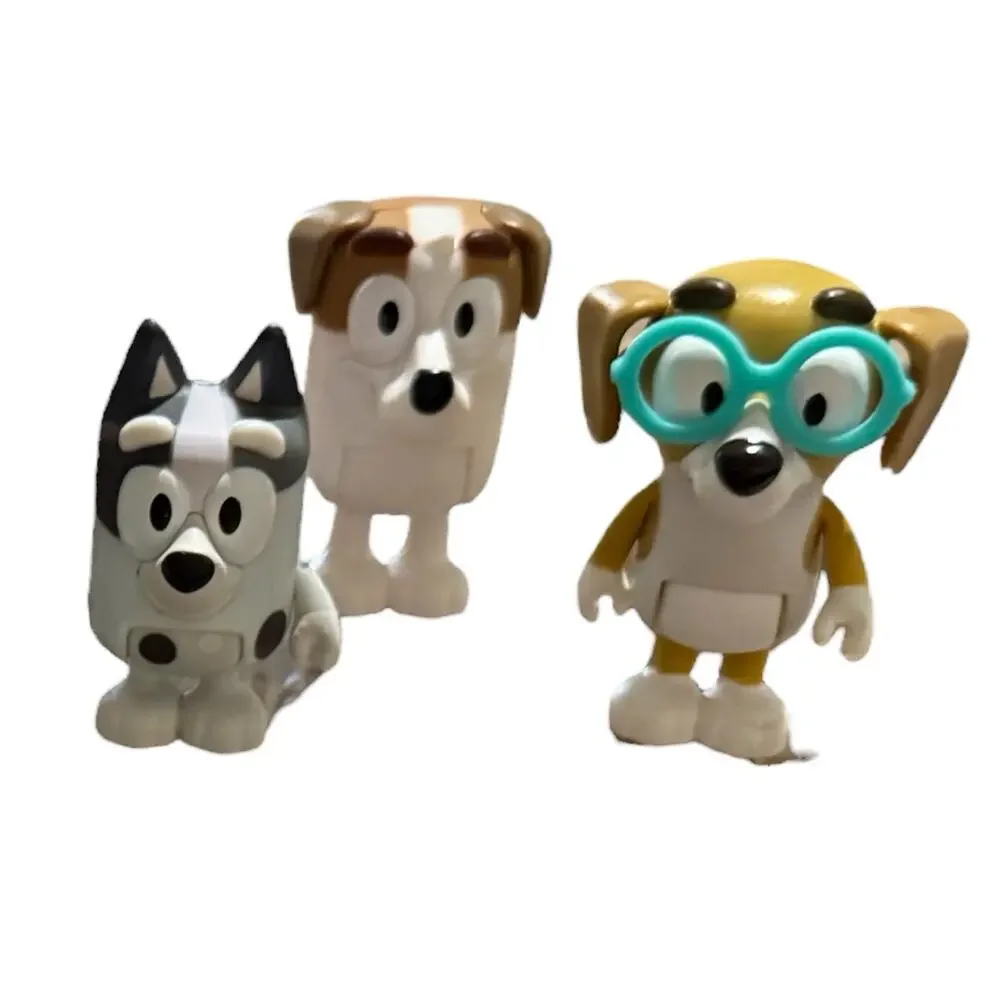 Bluey & Friends Figure Bundle 8 Figures & 3 Hat Accessories